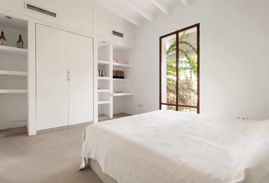 Fully renovated penthouse in prime La Marina location - 16