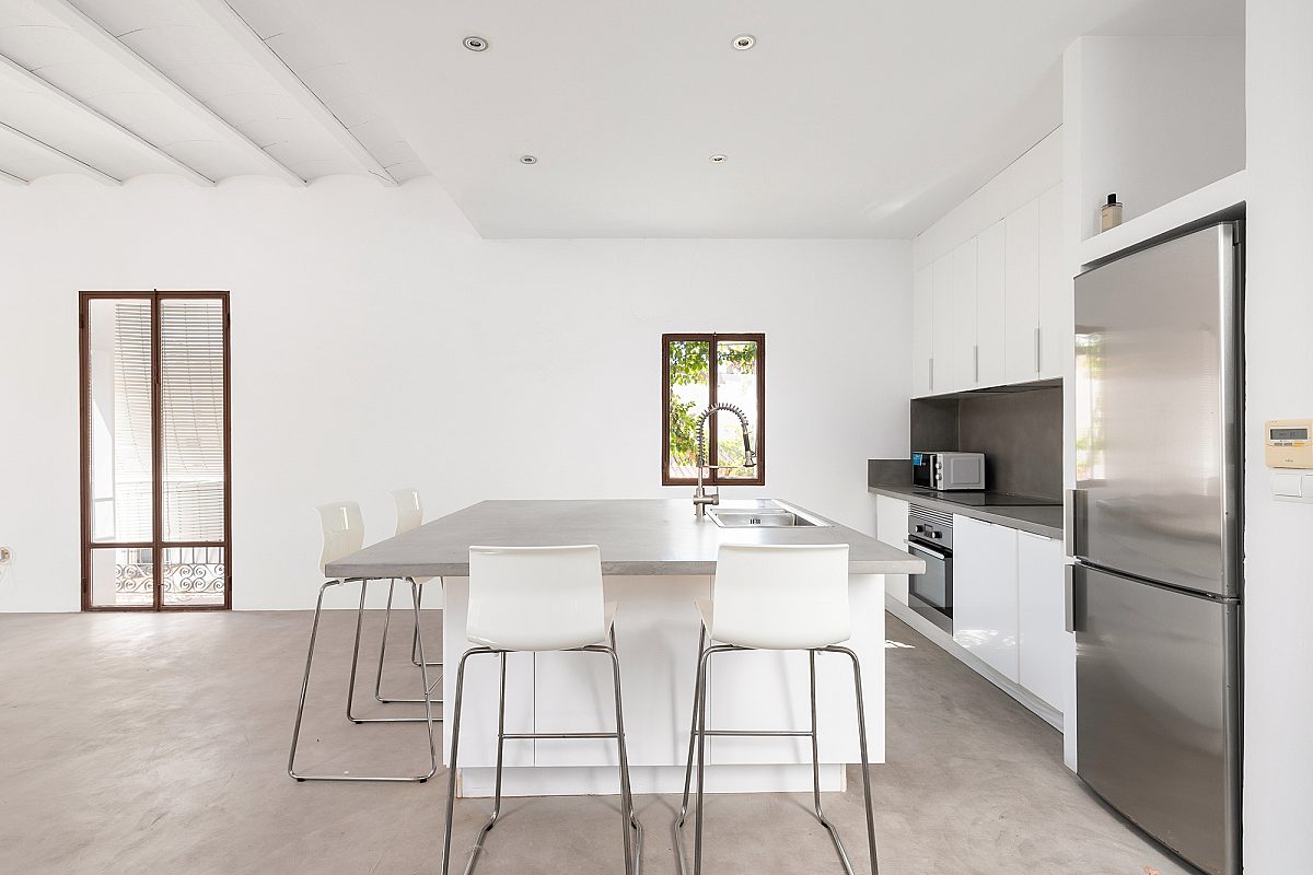 Fully renovated penthouse in prime La Marina location - 11