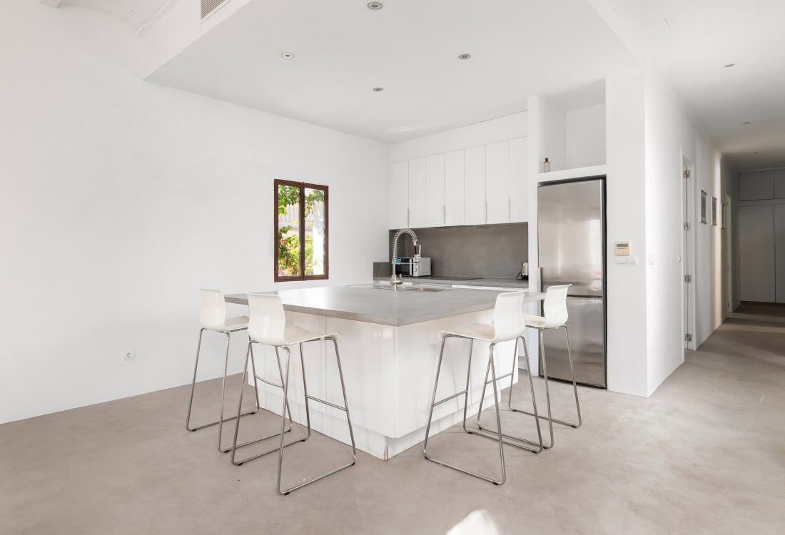 Fully renovated penthouse in prime La Marina location - 4