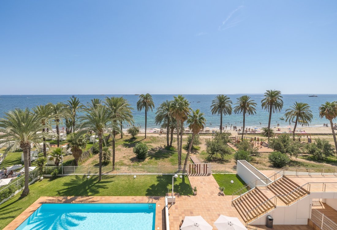 Stylish apartment with direct beach access - 1