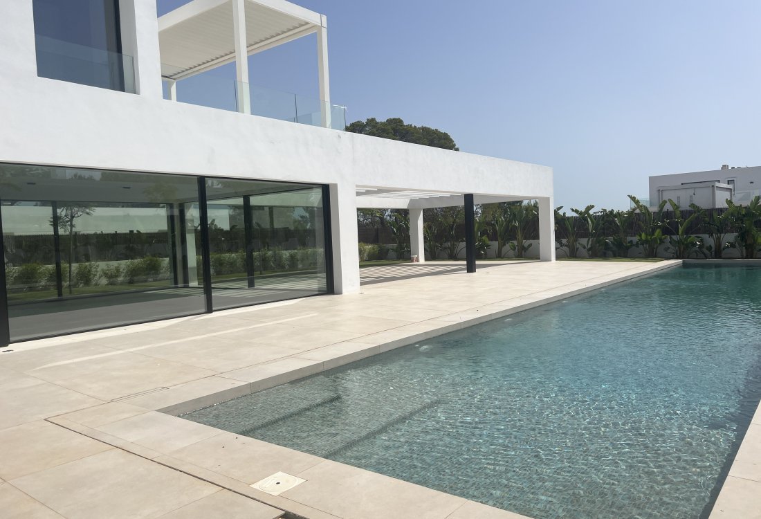 Newly built villa in walking distance to beach - 13