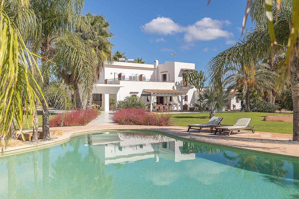 Villa ibicenca con licencia turística y centro de jardinería rentable - 51