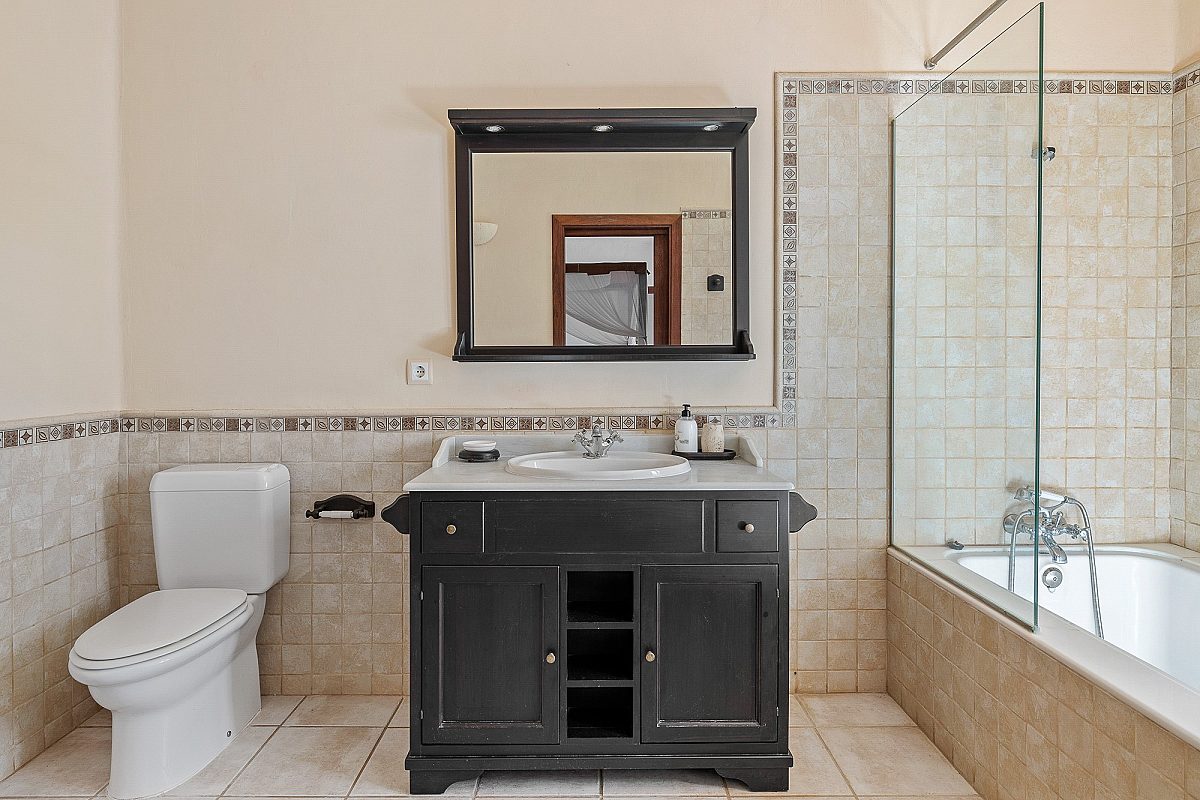 Villa ibicenca con licencia turística y centro de jardinería rentable - 21