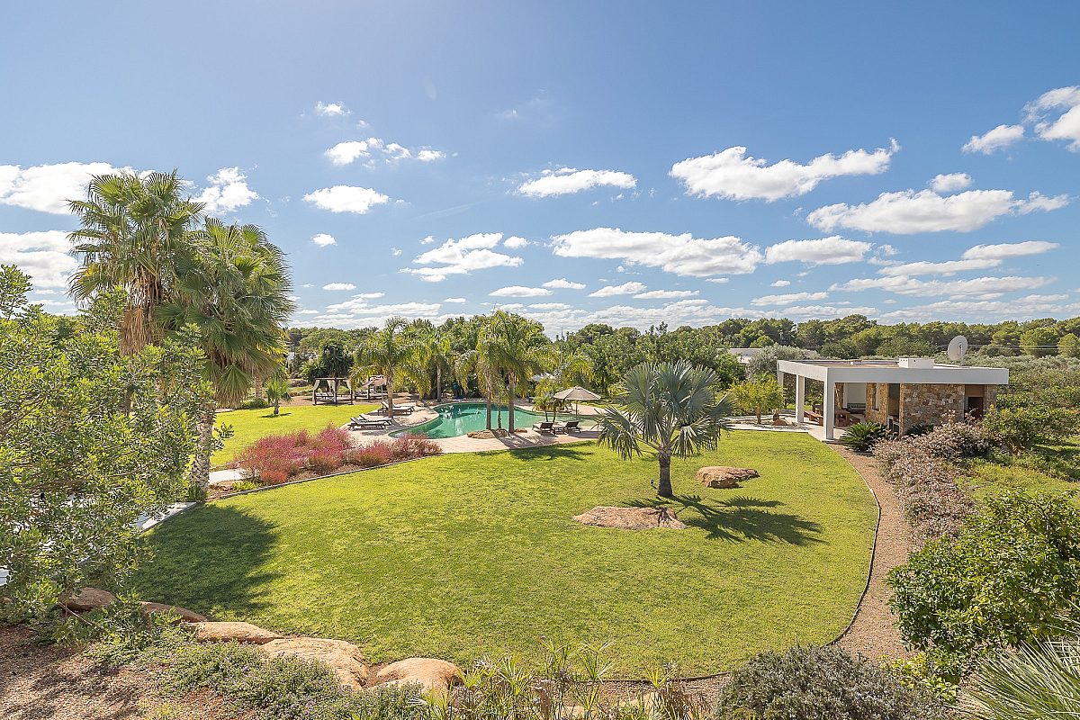 Villa ibicenca con licencia turística y centro de jardinería rentable - 8