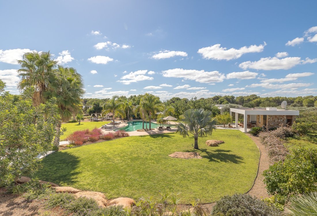 Villa ibicenca con licencia turística y centro de jardinería rentable - 8