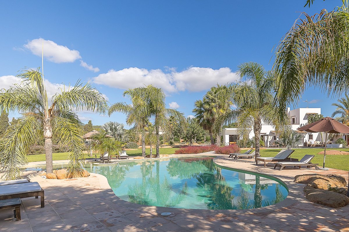 Villa ibicenca con licencia turística y centro de jardinería rentable - 46