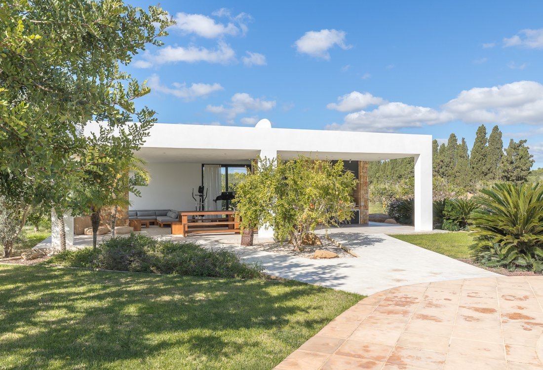 Villa ibicenca con licencia turística y centro de jardinería rentable - 33