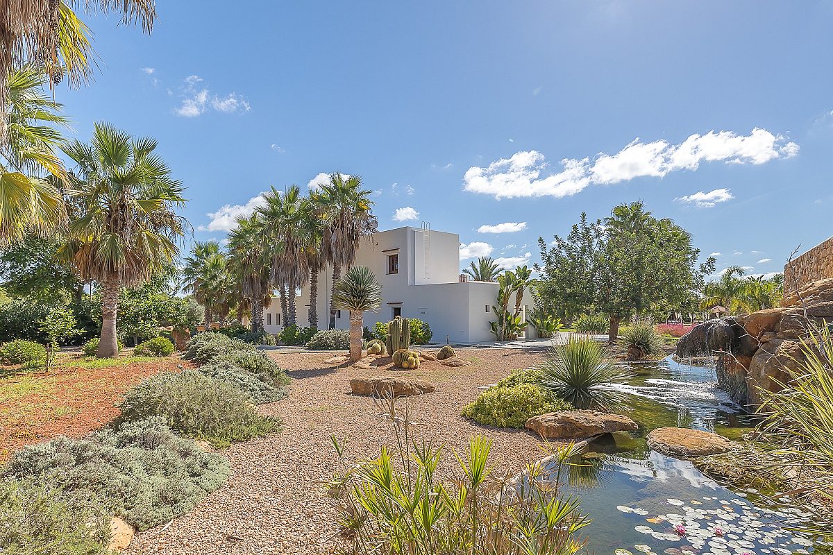 Villa ibicenca con licencia turística y centro de jardinería rentable - 40