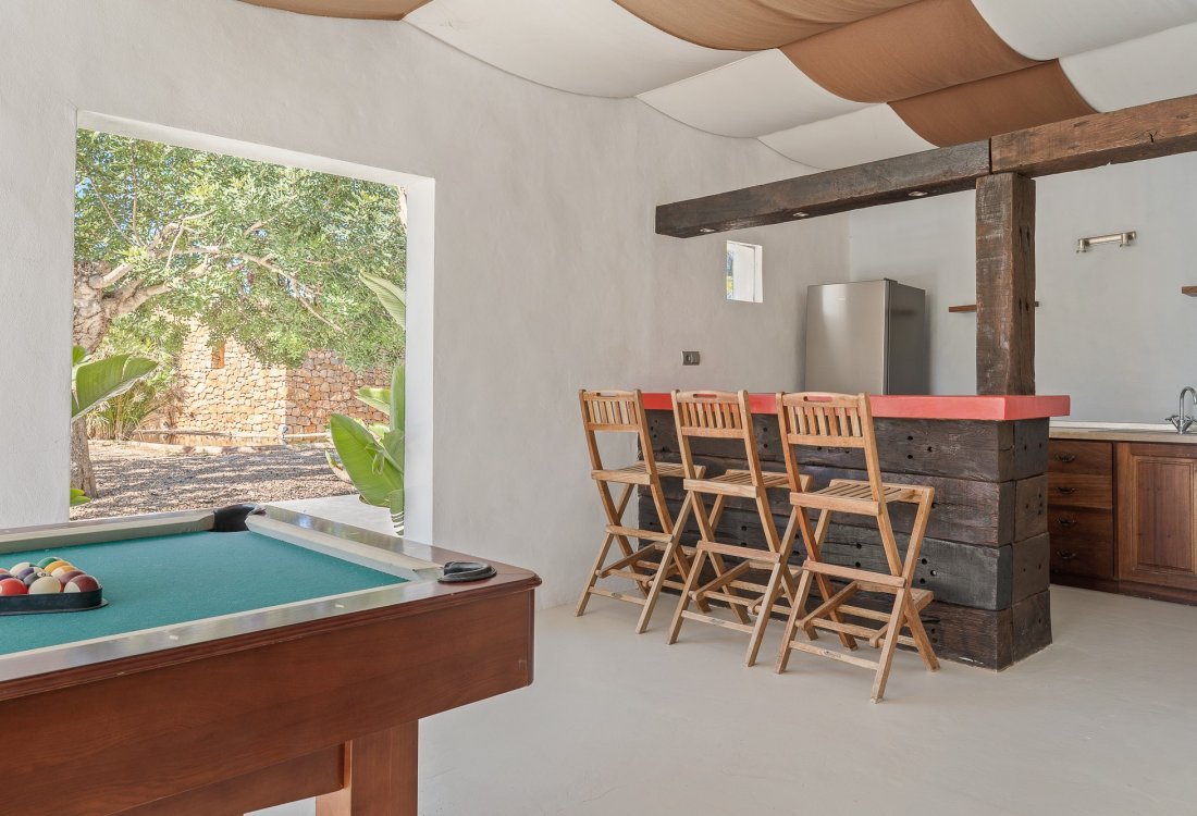 Villa ibicenca con licencia turística y centro de jardinería rentable - 42