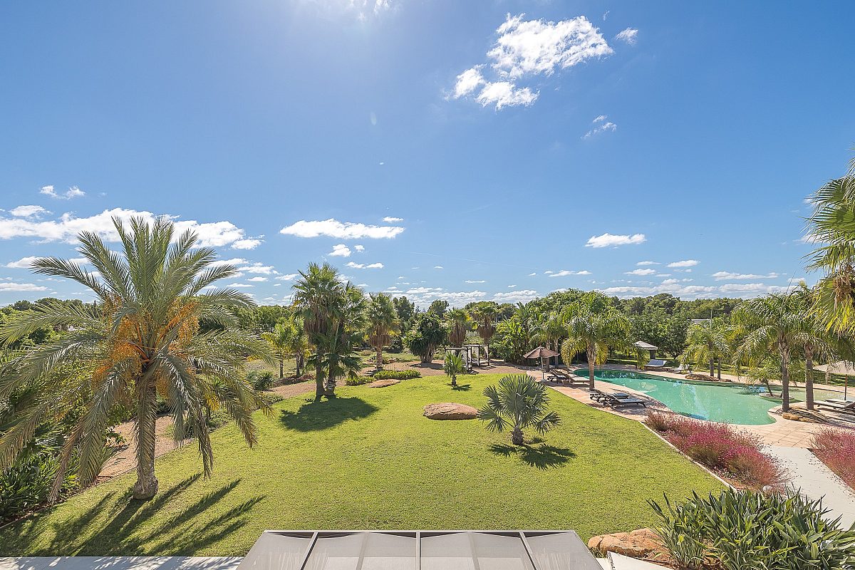 Villa ibicenca con licencia turística y centro de jardinería rentable - 43