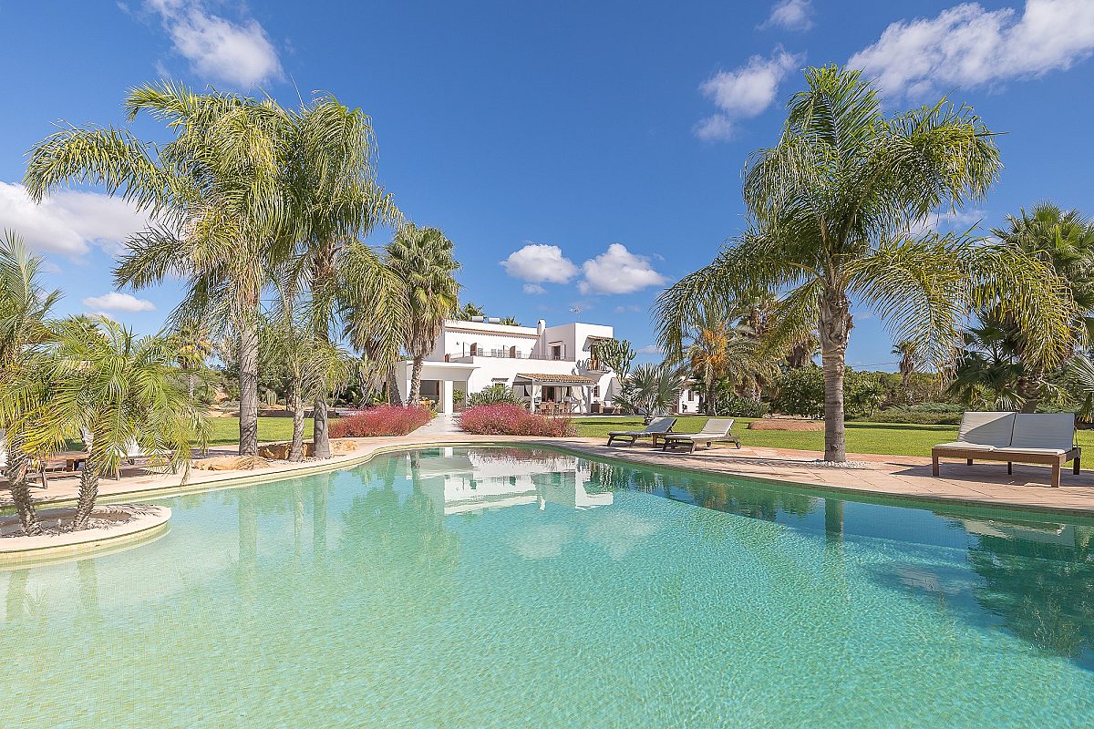 Villa ibicenca con licencia turística y centro de jardinería rentable - 52