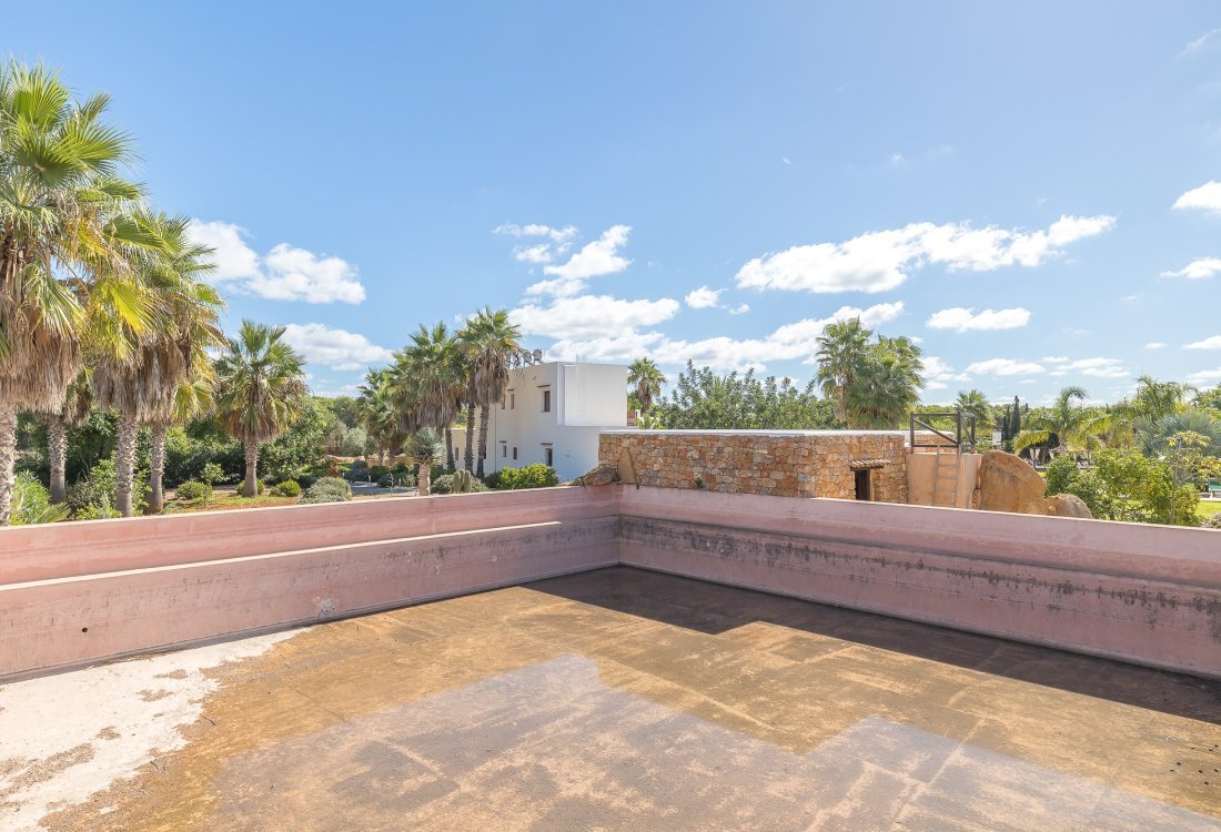 Villa ibicenca con licencia turística y centro de jardinería rentable - 53