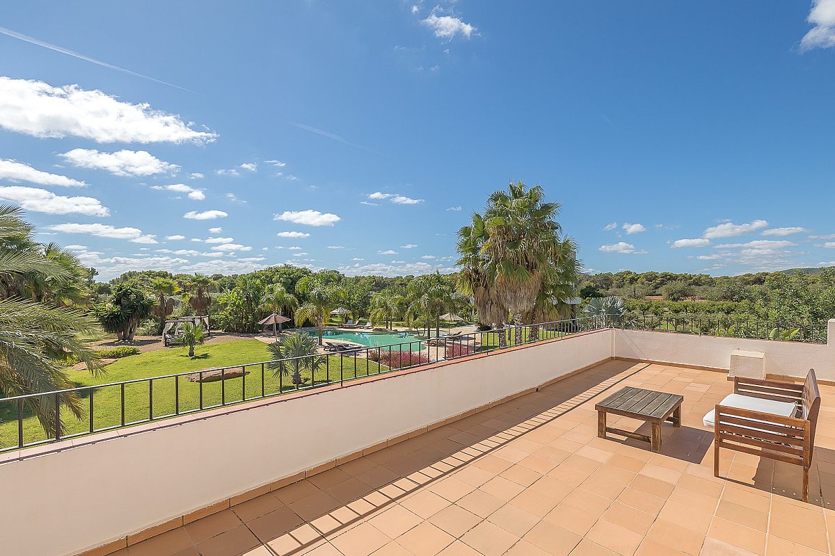 Villa ibicenca con licencia turística y centro de jardinería rentable - 10