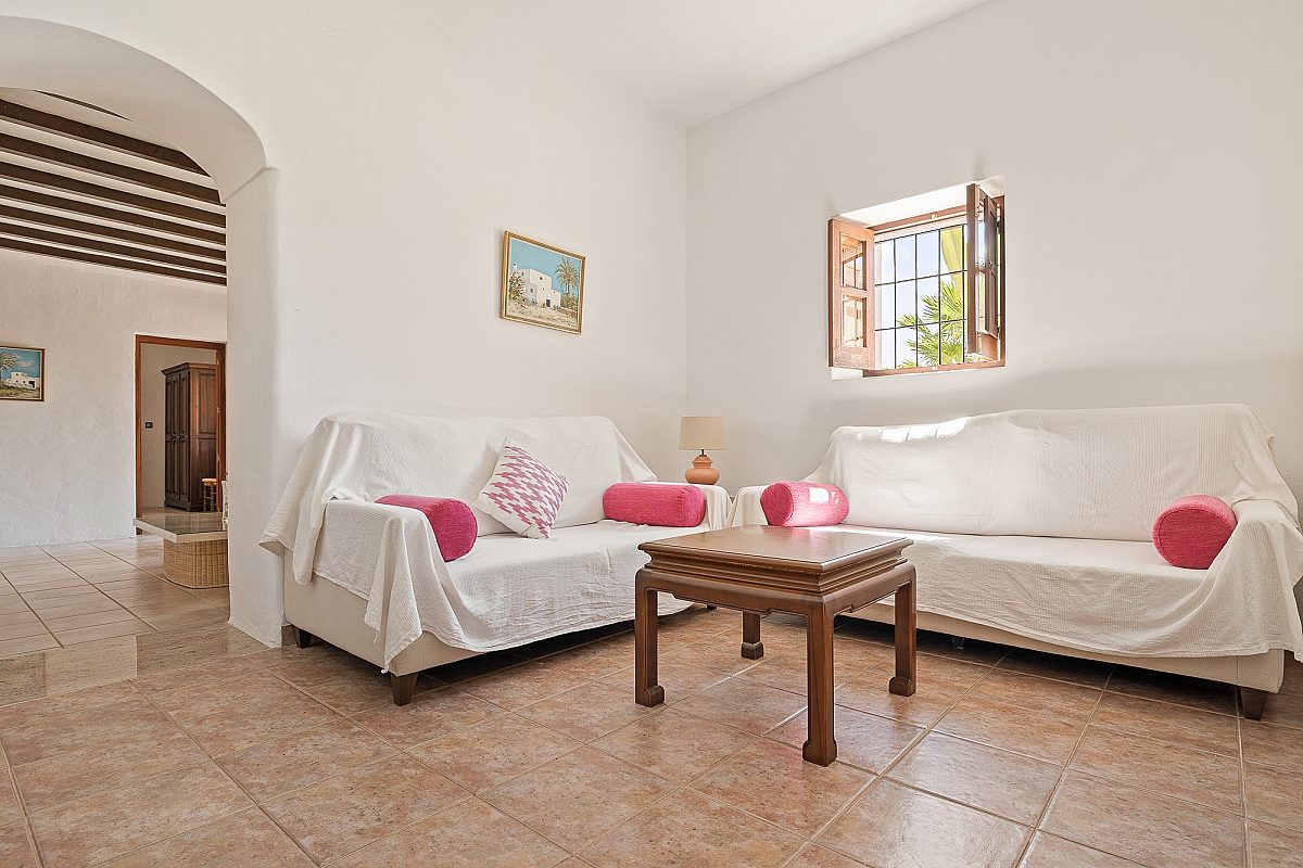 Villa ibicenca con licencia turística y centro de jardinería rentable - 29