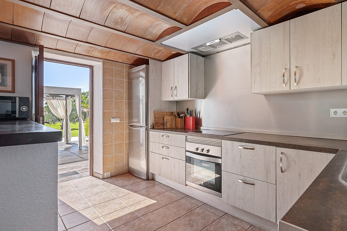 Villa ibicenca con licencia turística y centro de jardinería rentable - 7
