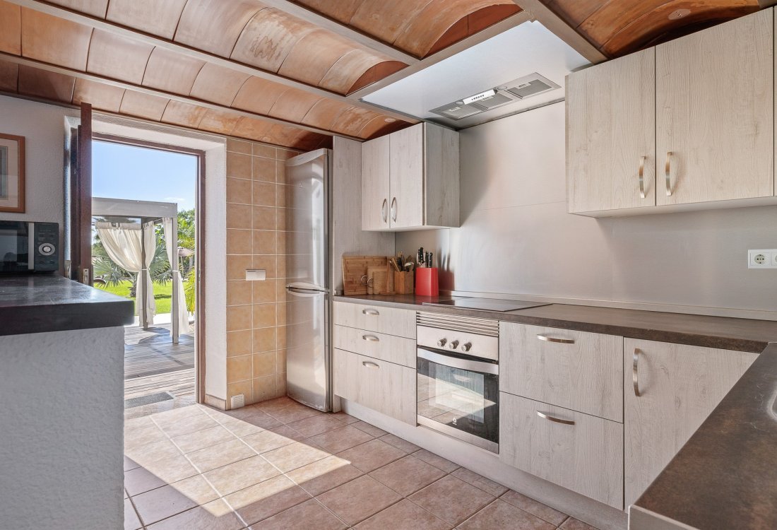 Villa ibicenca con licencia turística y centro de jardinería rentable - 7