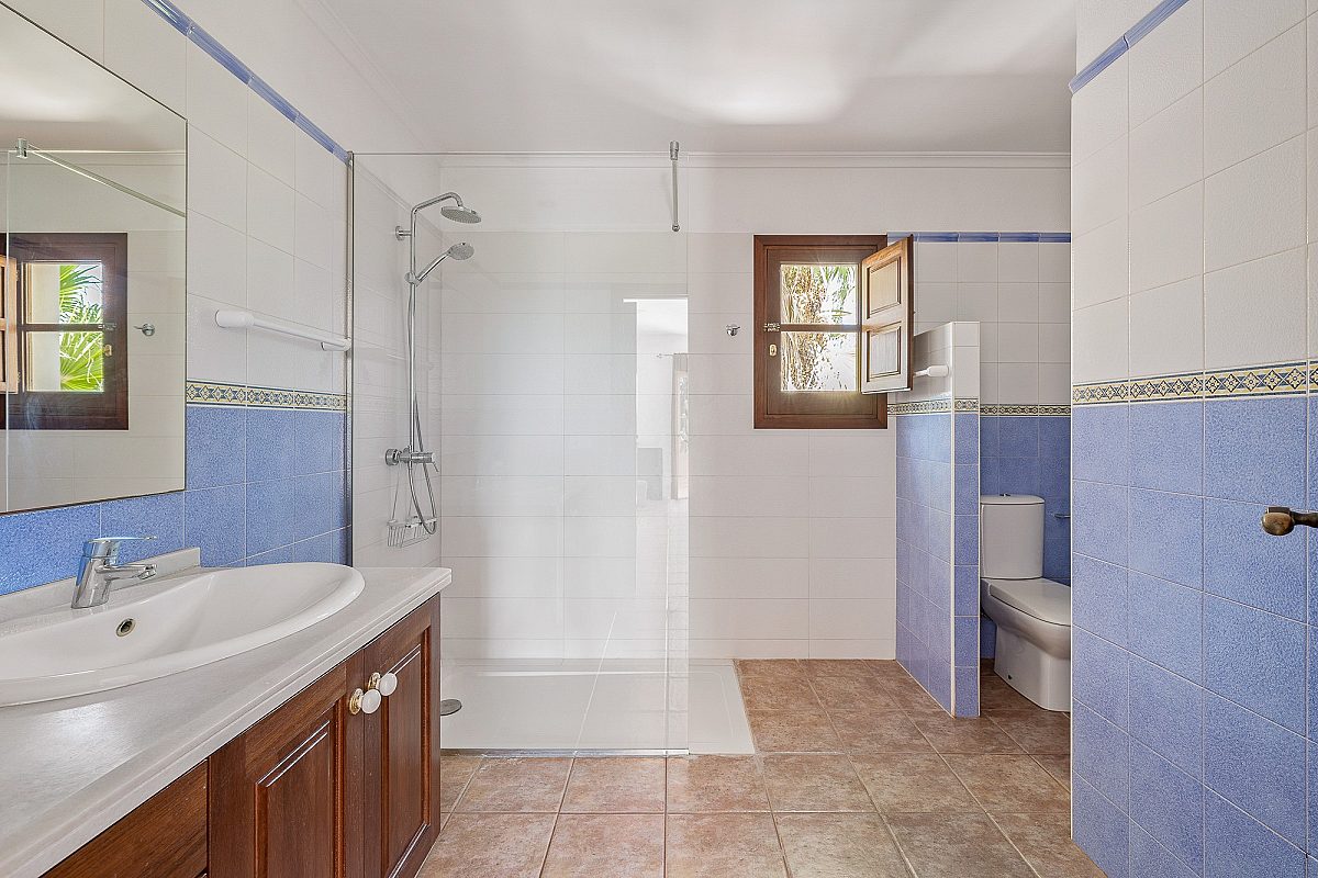 Villa ibicenca con licencia turística y centro de jardinería rentable - 18