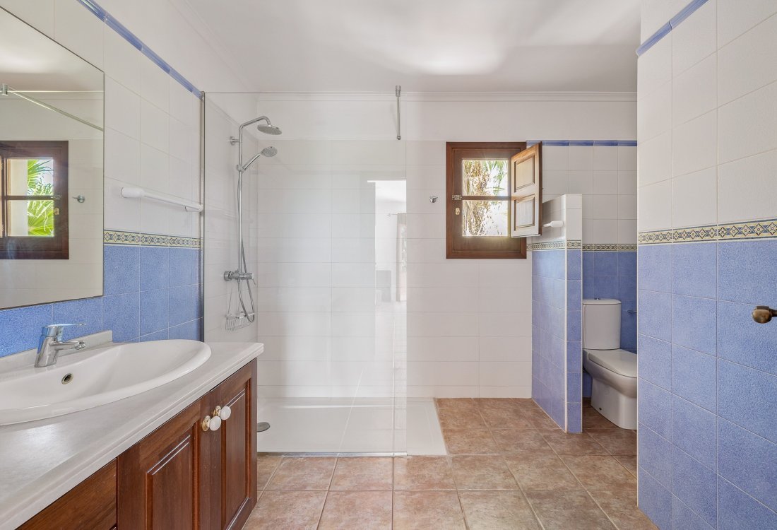 Villa ibicenca con licencia turística y centro de jardinería rentable - 18