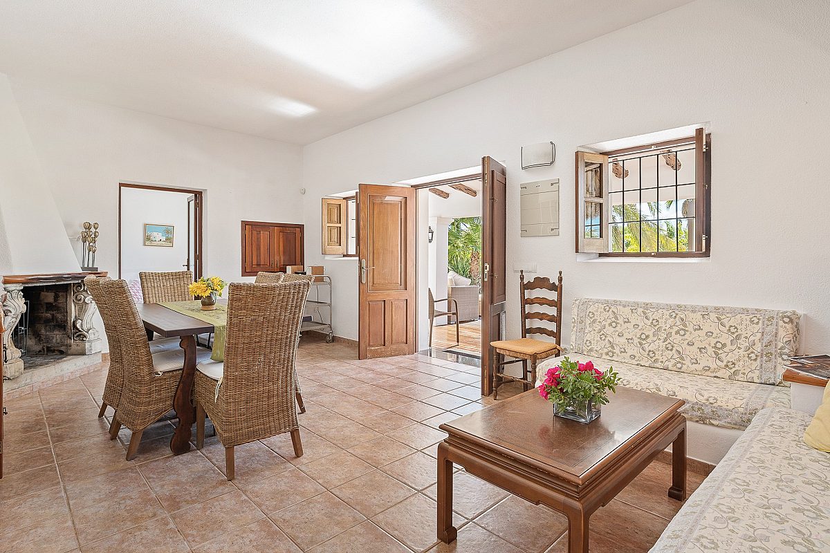 Villa ibicenca con licencia turística y centro de jardinería rentable - 15