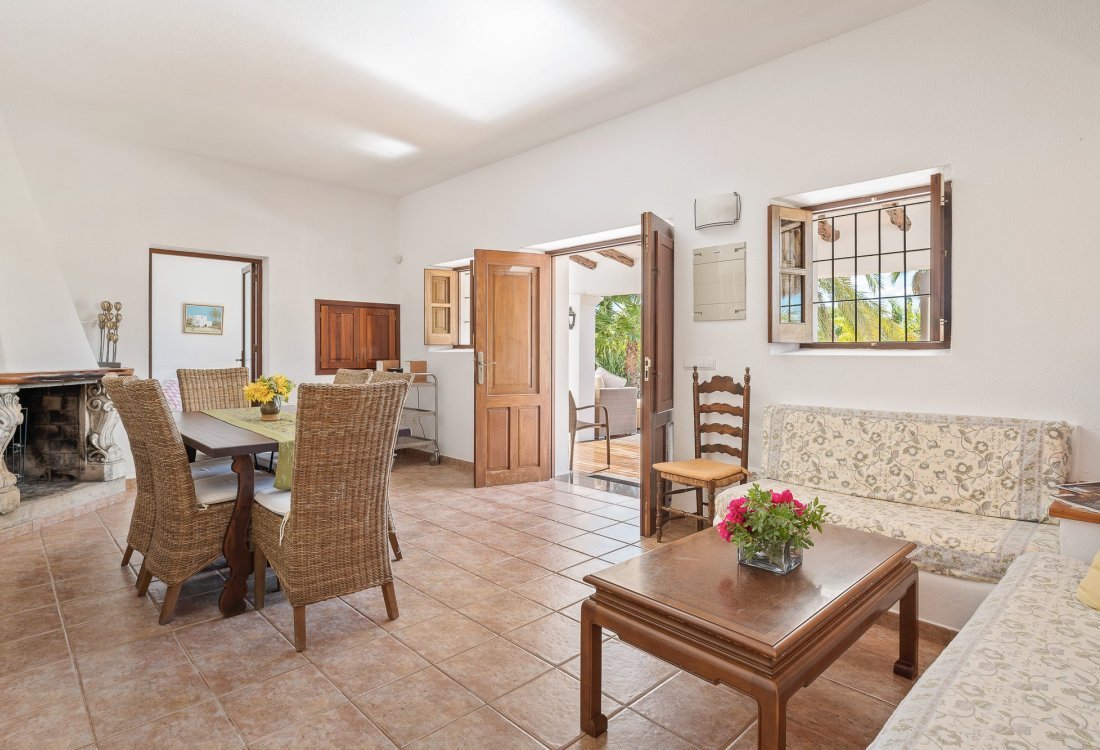 Villa ibicenca con licencia turística y centro de jardinería rentable - 15