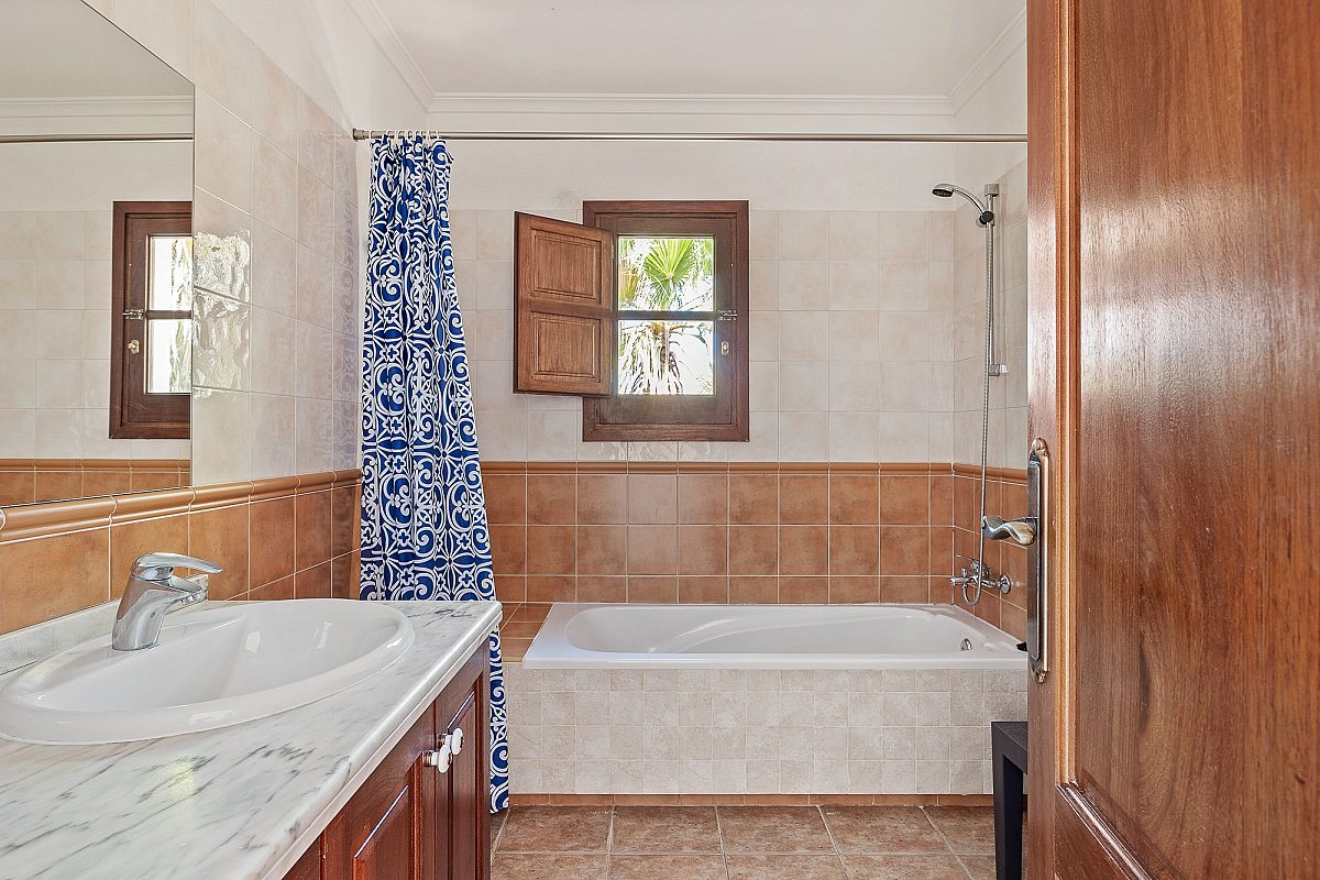 Villa ibicenca con licencia turística y centro de jardinería rentable - 26