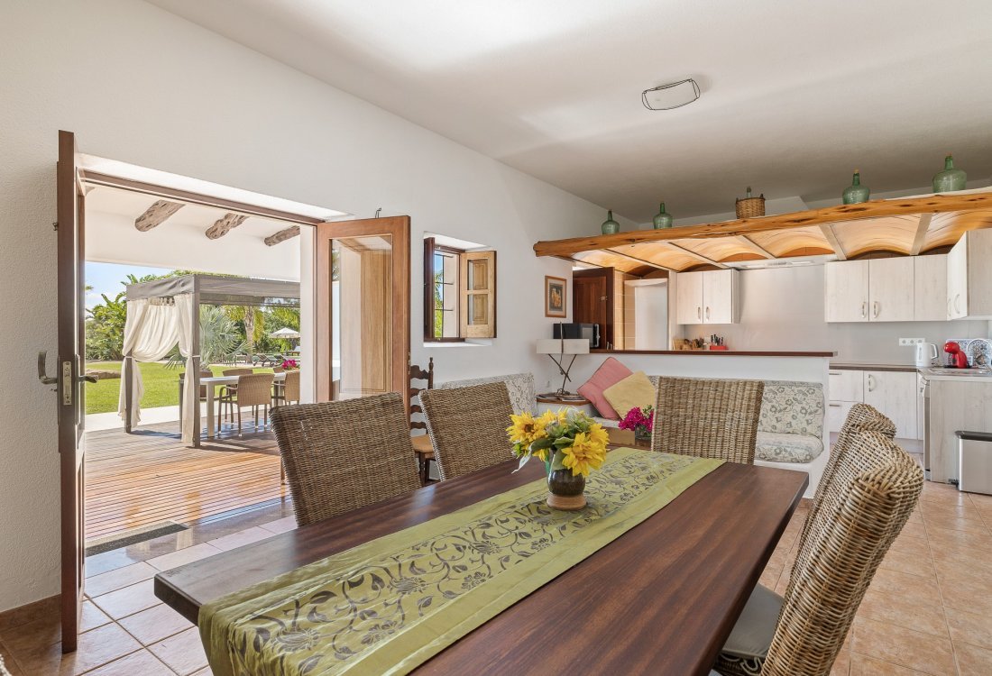 Villa ibicenca con licencia turística y centro de jardinería rentable - 14