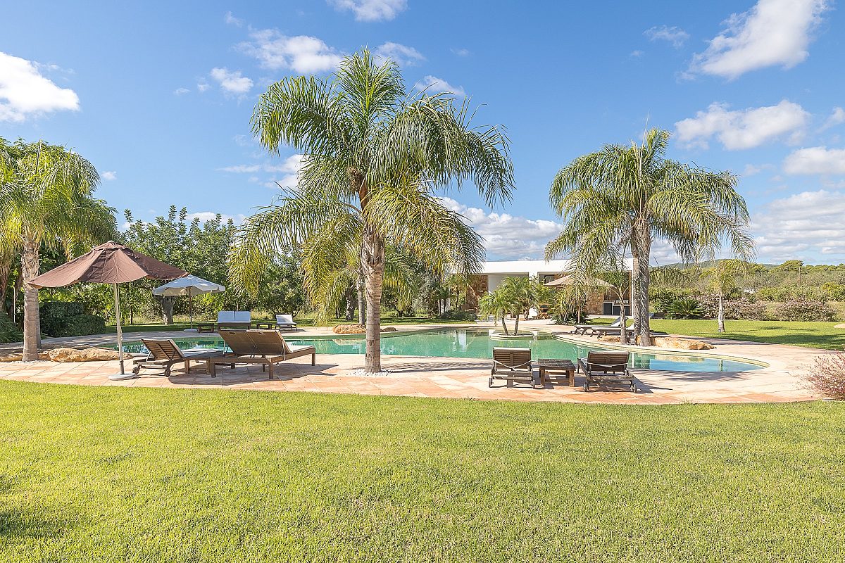 Villa ibicenca con licencia turística y centro de jardinería rentable - 39
