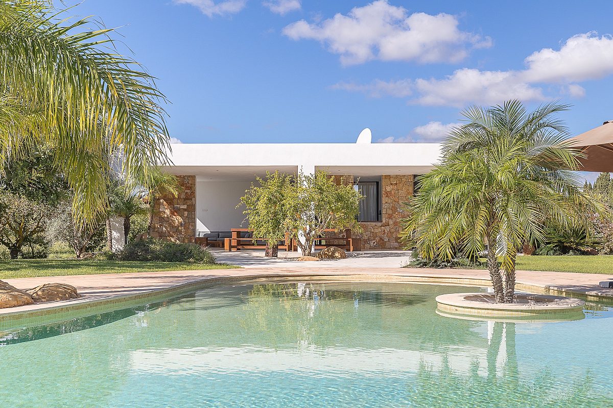 Villa ibicenca con licencia turística y centro de jardinería rentable - 32