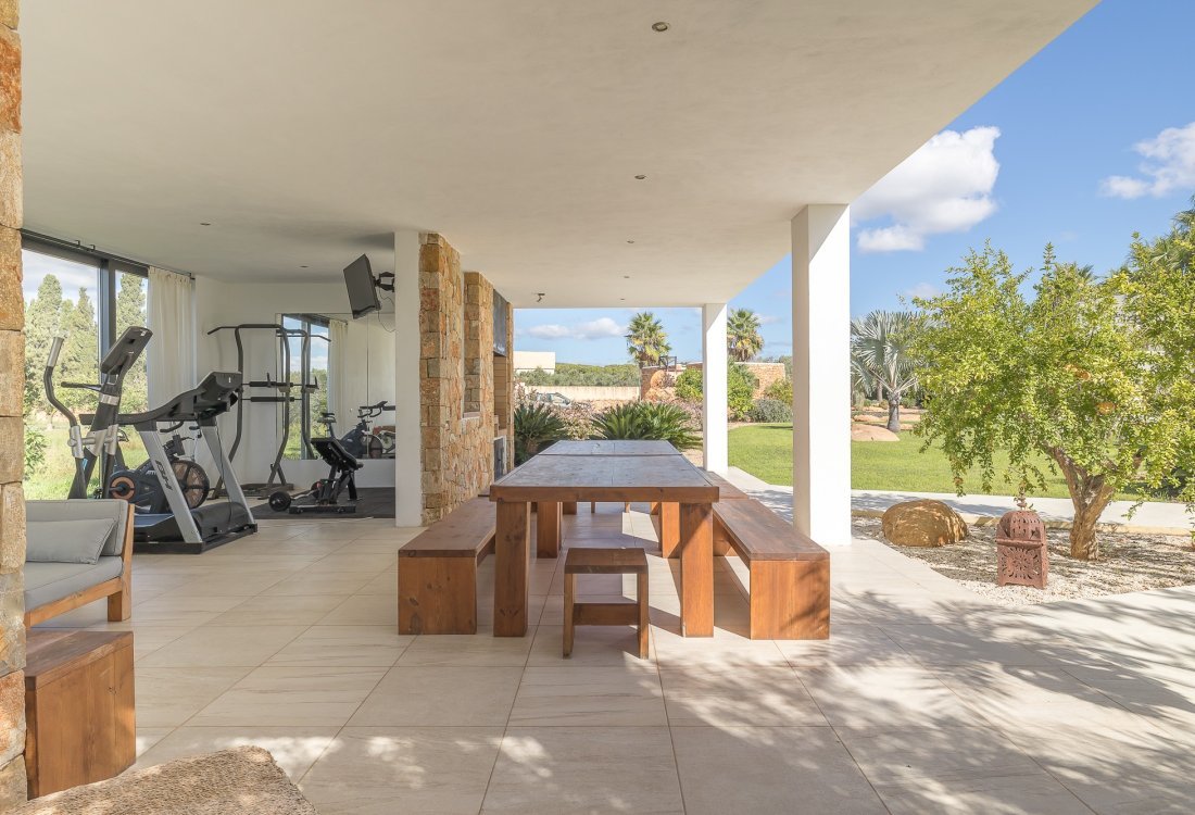 Villa ibicenca con licencia turística y centro de jardinería rentable - 35