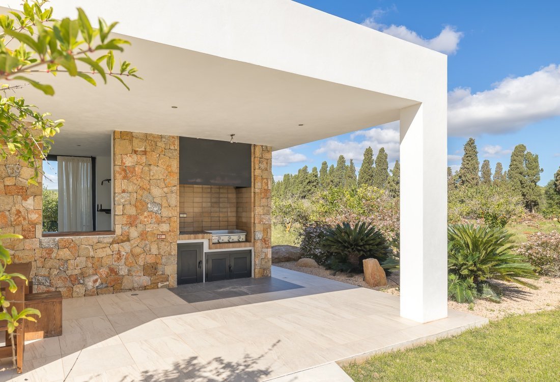Villa ibicenca con licencia turística y centro de jardinería rentable - 37