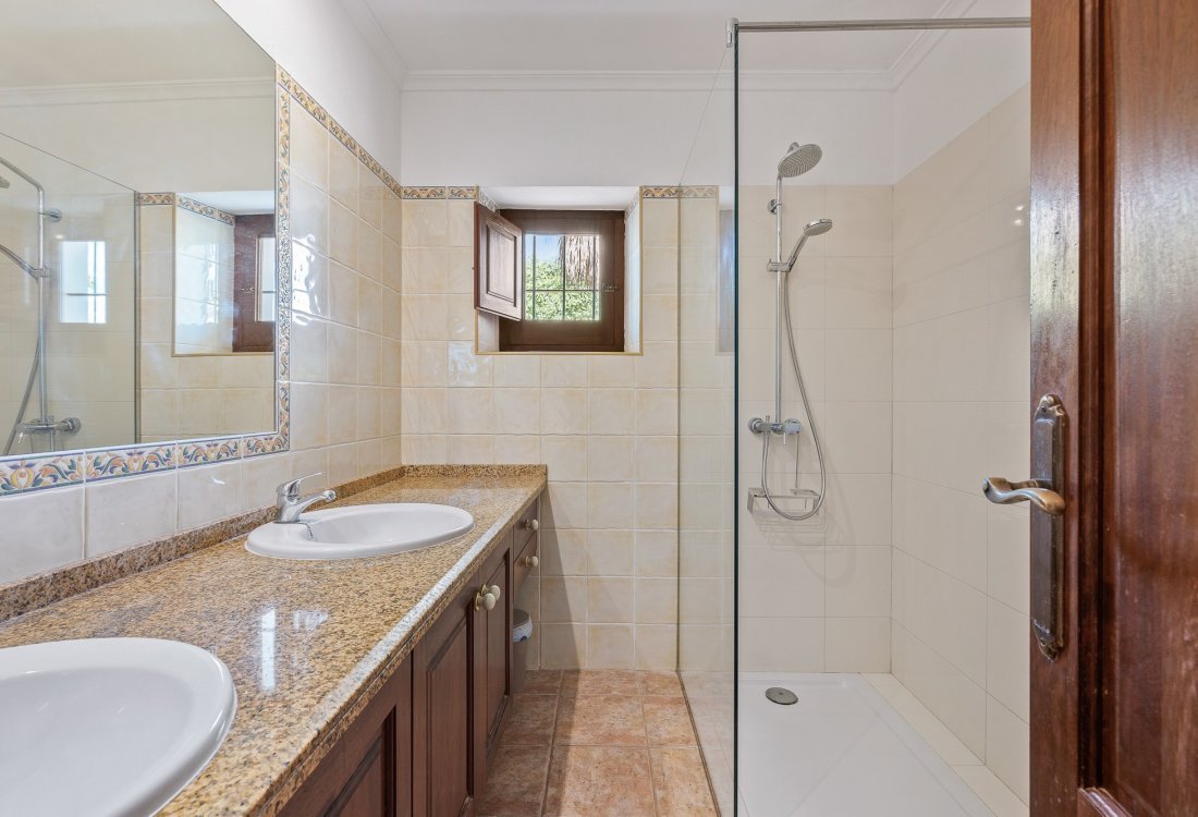 Villa ibicenca con licencia turística y centro de jardinería rentable - 24