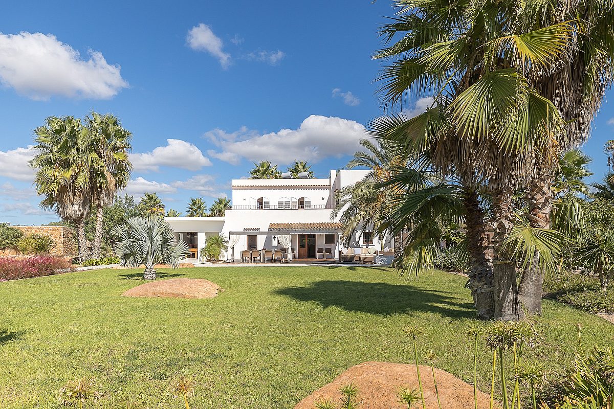 Villa ibicenca con licencia turística y centro de jardinería rentable - 44