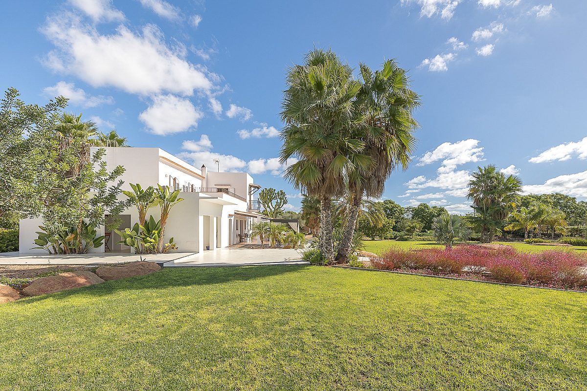 Villa ibicenca con licencia turística y centro de jardinería rentable - 48