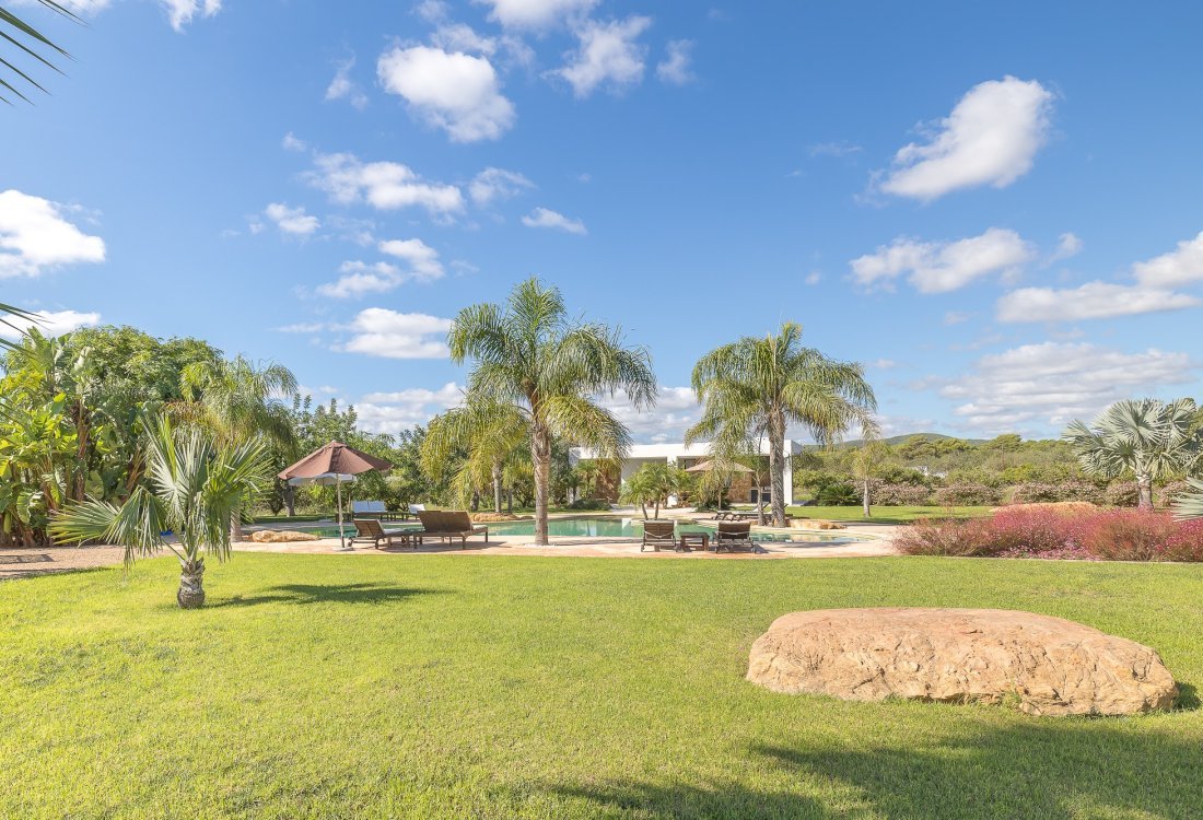 Villa ibicenca con licencia turística y centro de jardinería rentable - 49