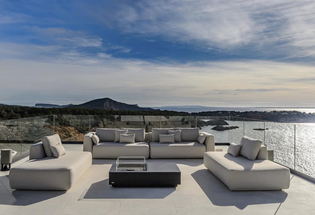 Luxurious newly built villa with top views in a gated community - 16