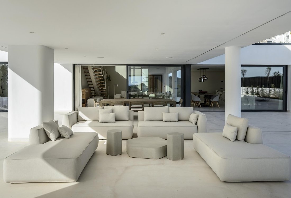 Luxurious newly built villa with top views in a gated community - 10