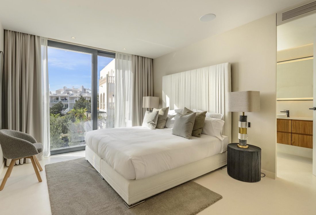 Luxurious newly built villa with top views in a gated community - 31