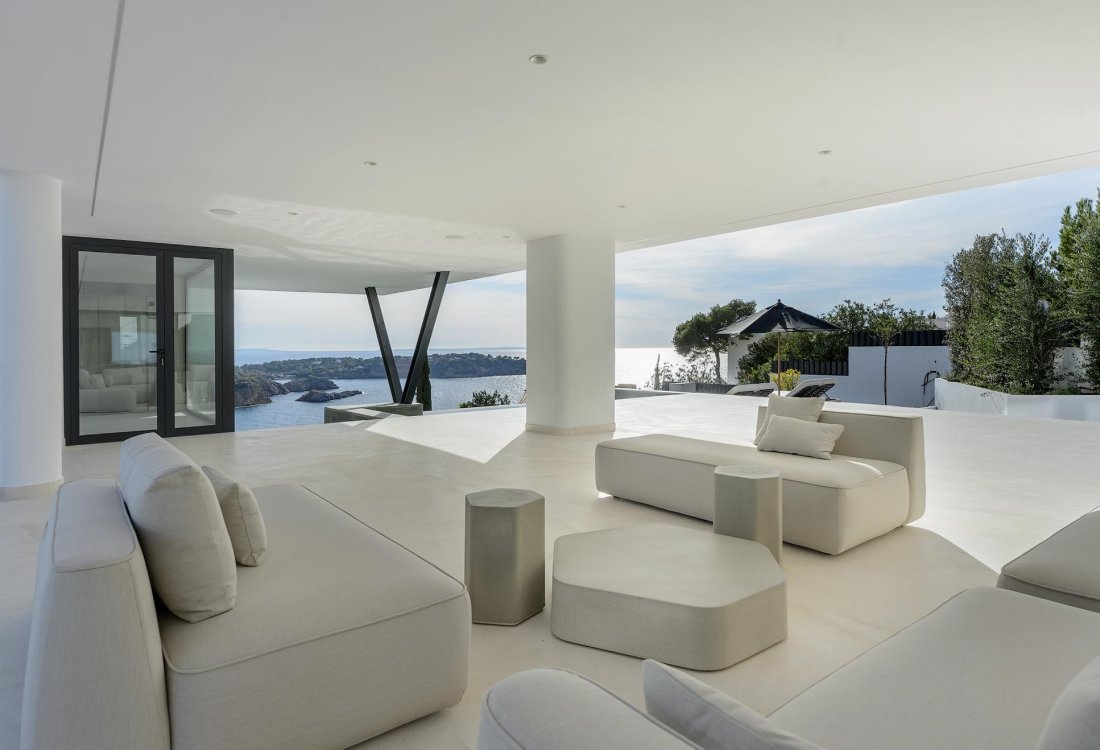 Luxurious newly built villa with top views in a gated community - 8