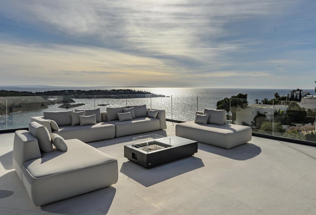 Luxurious newly built villa with top views in a gated community - 1