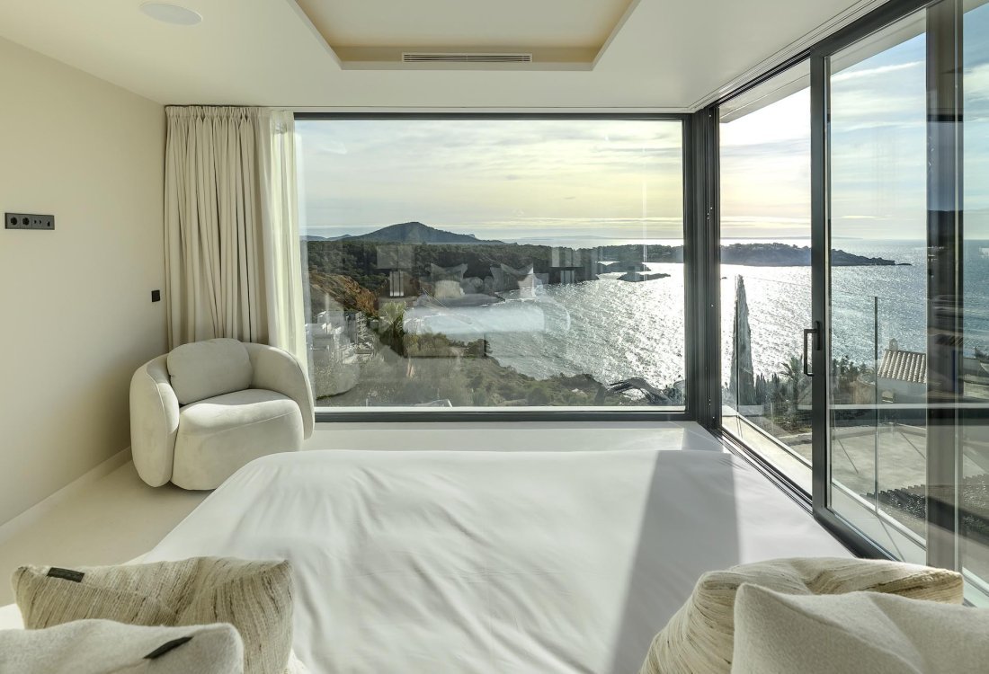 Luxurious newly built villa with top views in a gated community - 22