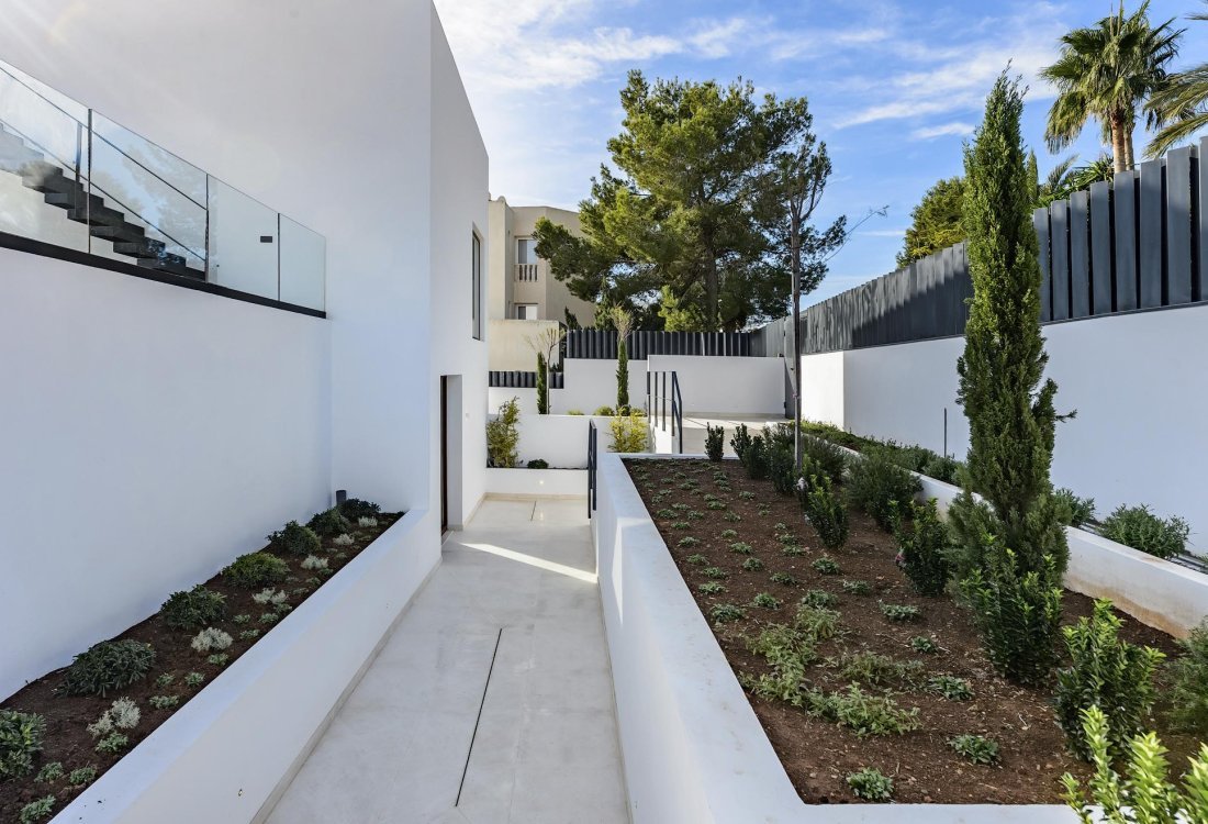 Luxurious newly built villa with top views in a gated community - 45