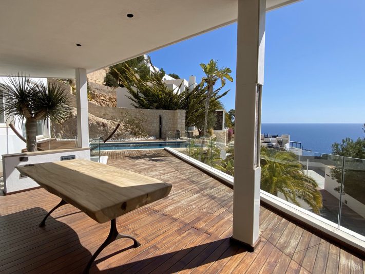 Mediterranean villa in secure urbanization - 4