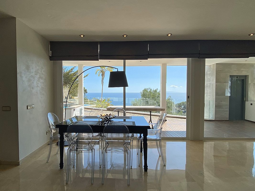 Mediterranean villa in secure urbanization - 11