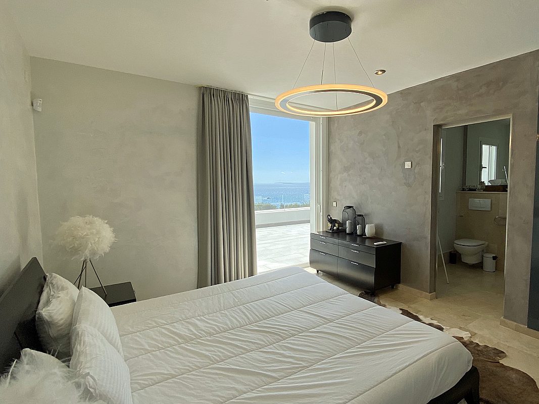 Mediterranean villa in secure urbanization - 15