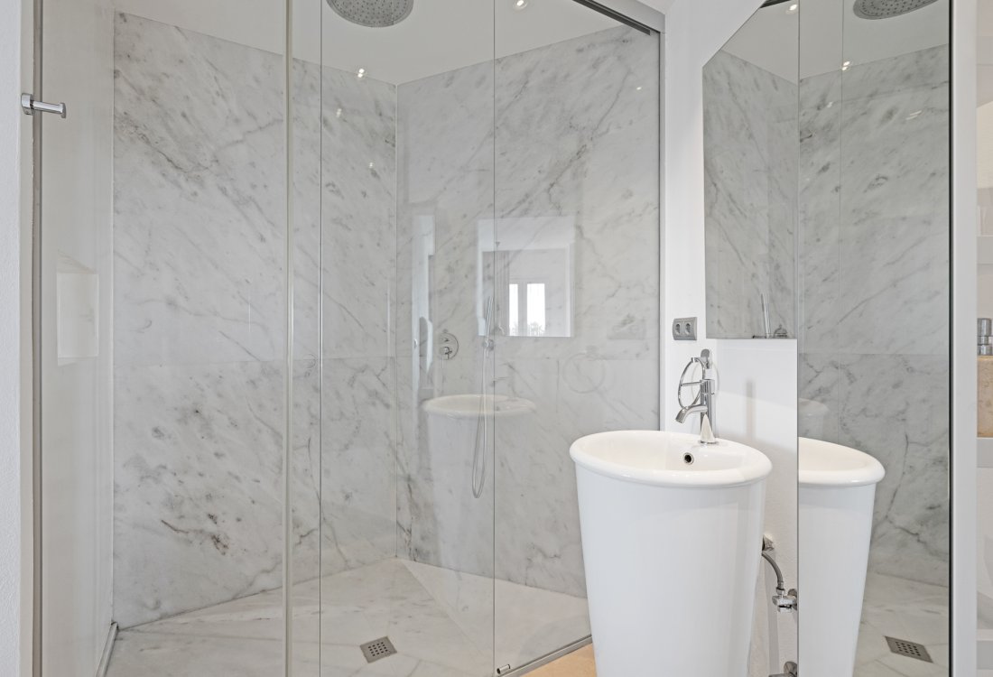 Moderne Villa mit Vermietungslizenz und Sonnenuntergangsblick - 14