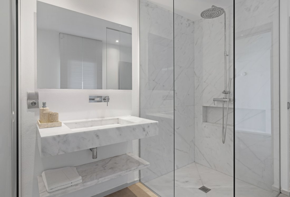 Moderne Villa mit Vermietungslizenz und Sonnenuntergangsblick - 12