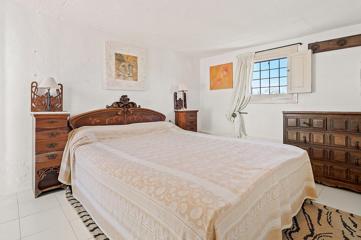 Finca tradicional con jardín de ensueño - 14