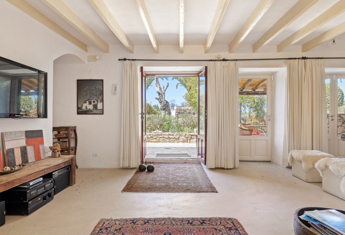 Traditional finca with dreamlike garden - 2