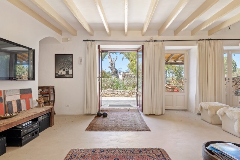 Traditional finca with dreamlike garden - 2
