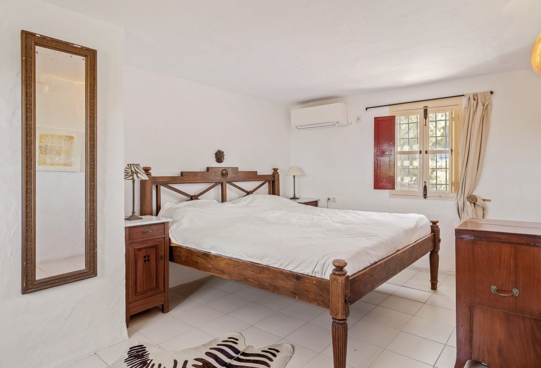 Traditional finca with dreamlike garden - 12